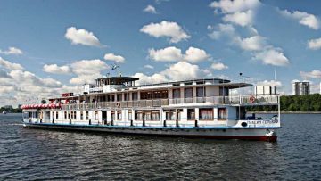 ТЕПЛОХОД МАКСИМ ГОРЬКИЙ