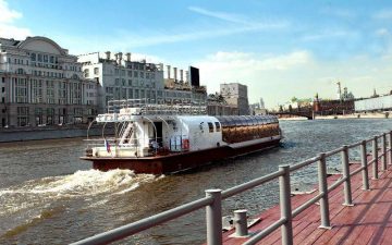 ТЕПЛОХОД СВЕТОЧ